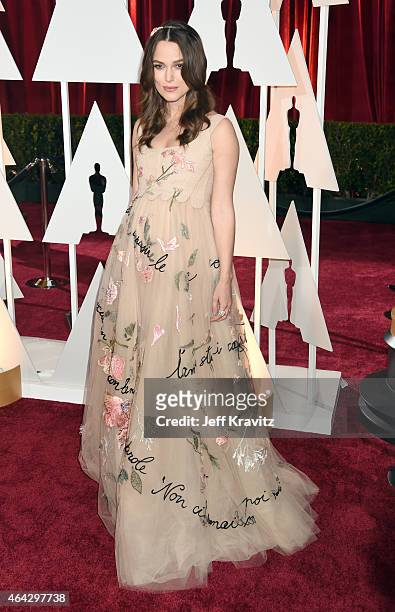 Keira Knightley attend the 87th Annual Academy Awards at Hollywood & Highland Center on February 22, 2015 in Hollywood, California.