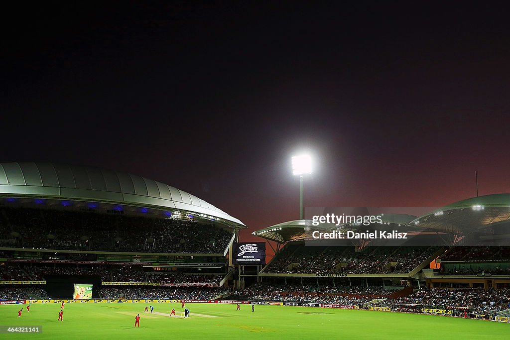 Big Bash League - Strikers v Renegades