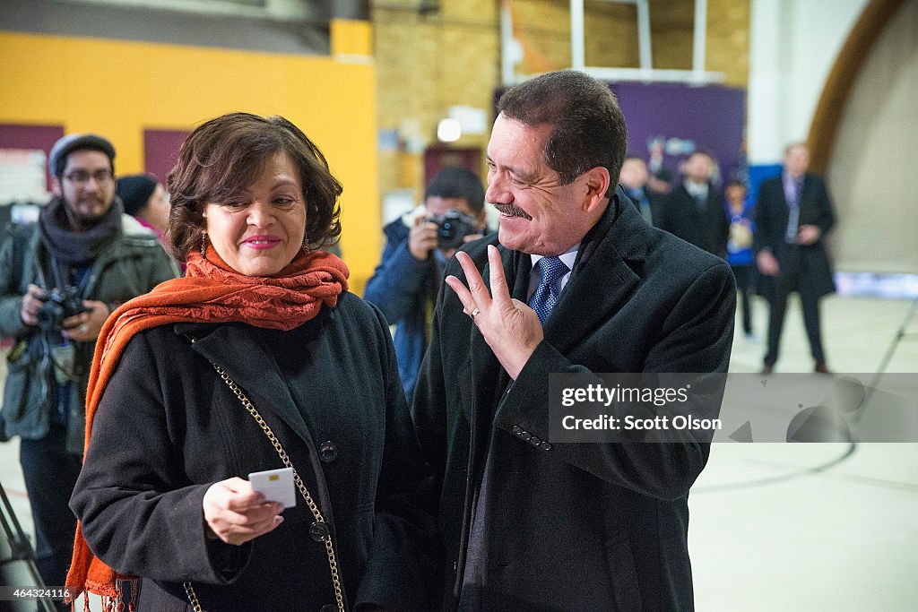 Chicago Mayoral Candidates Campaign On Election Day