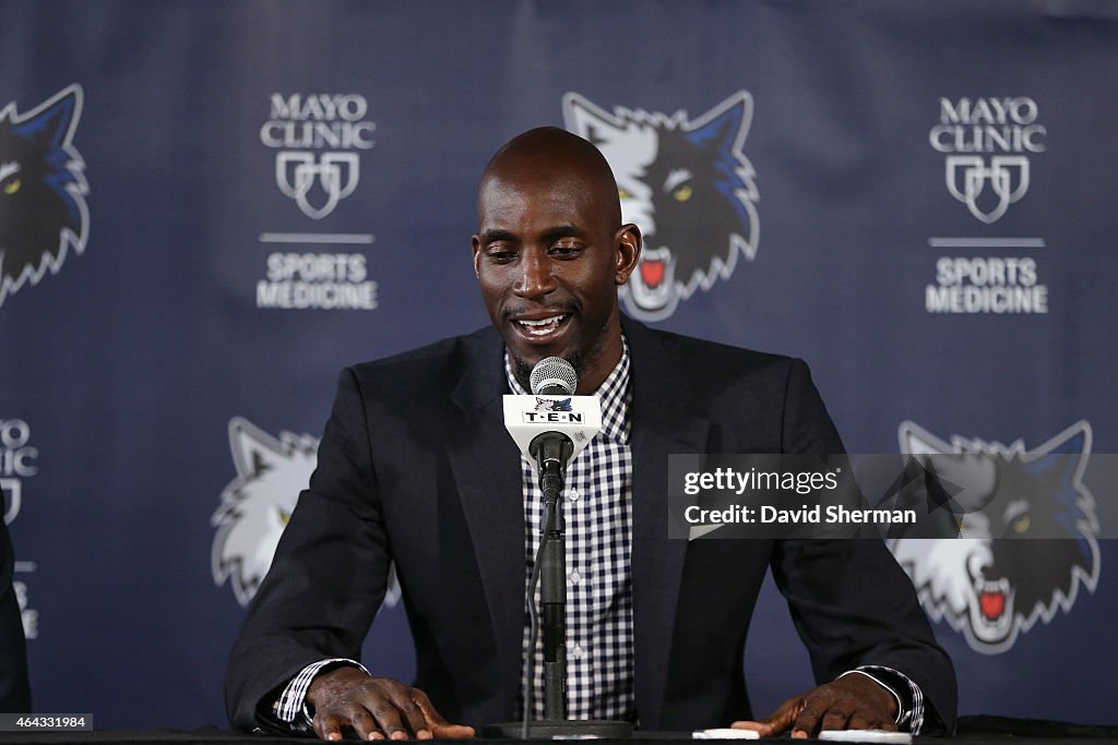 Kevin Garnett introduced to the Media