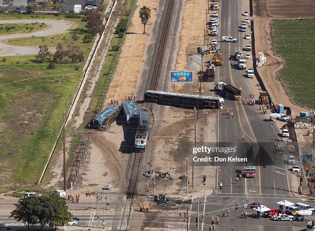 At least 30 Injured As California Commuter Train Strikes Tractor Trailer