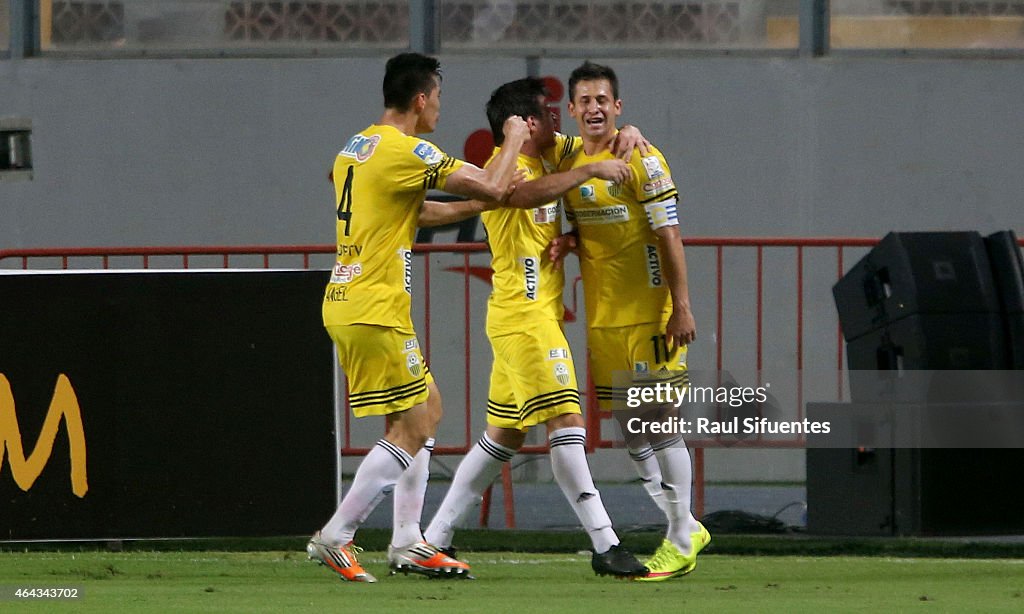 Sporting Cristal v Deportivo Tachira - Copa Bridgestone Libertadores 2015