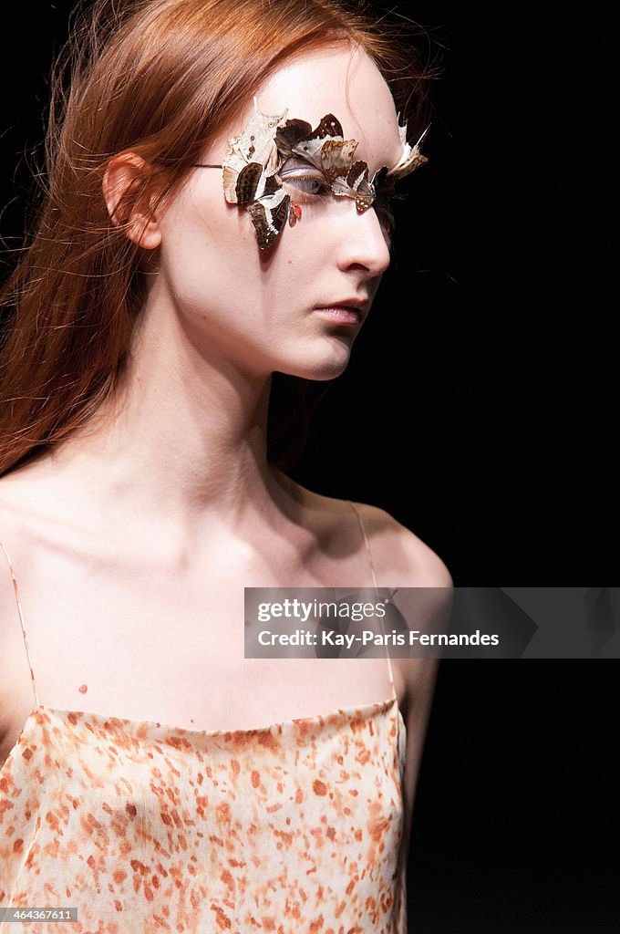 Yiqing Yin : Runway - Paris Fashion Week - Haute Couture S/S 2014