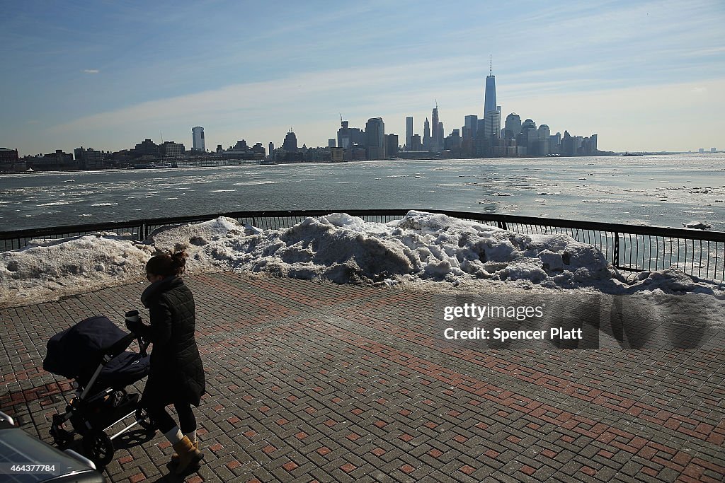 Ice Continues To Build Up On New York City Waterways