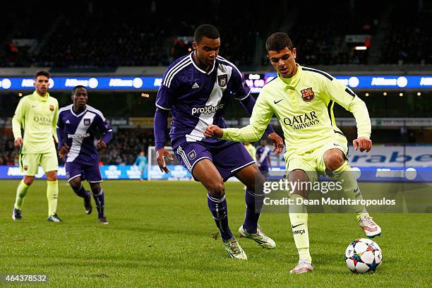 Mohamed El Ouriachi of Barcelona and Nathan De Medina of Anderlecht battle for the ball during the UEFA Youth League Round of 16 match between RSC...