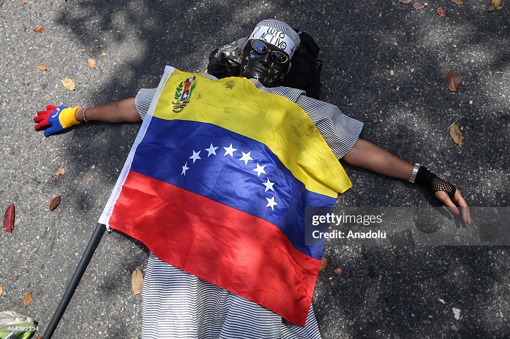 Demonstration in Caracas after 14 year-old killed during anti-government protest
