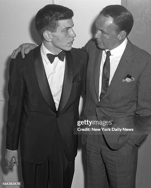 Filet Sinatra 1,468 Frank Sinatra And Frank Sinatra Jr Photos & High Res Pictures ...