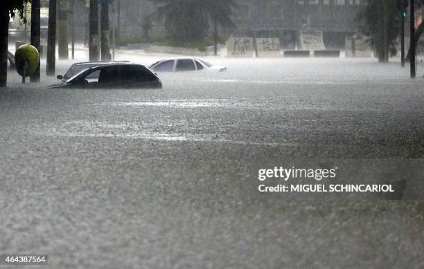 View of a flooded street following heavy rains in Sao Paulo, Brazil, on February 25, 2014. AFP PHOTO /MIGUEL SCHINCARIOL