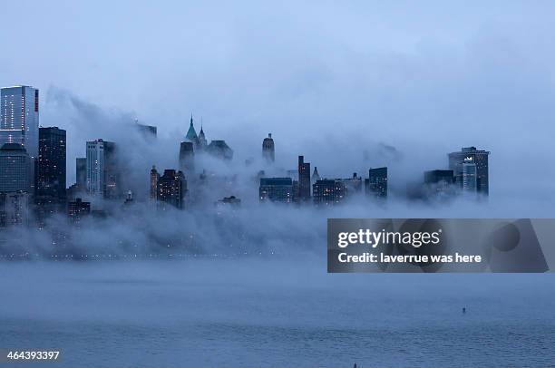 foggy new york city - 2014 stock-fotos und bilder