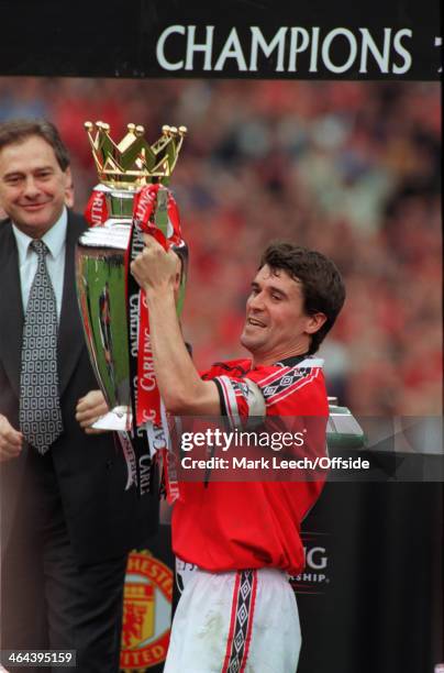 May 1999 - Carling Premiership - Manchester United v Tottenham Hotspur - Roy Keane of Manchester United lifts the Premiership trophy.