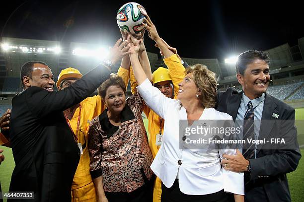 Cafu, Brazil President Dilma Rousseff, Rosalba Ciarlini, Rio Grande do Norte State Governor and Bebeto pose with construction workers during the...