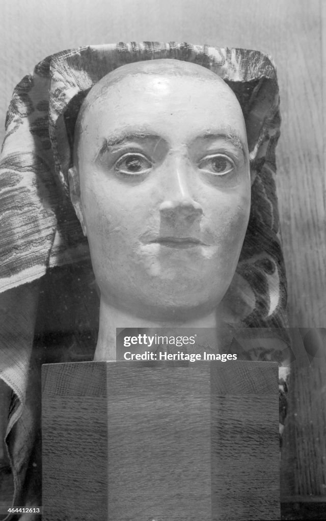 Royal funeral effigy of Queen Mary I, Westminster Abbey, London, 1945-1980. Artist: Eric de Maré
