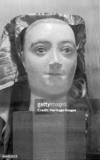 Royal funeral effigy of Queen Mary I, Westminster Abbey, London, 1945-1980. Photograph taken 1945-1980 of a detail of the funerary effigy of Queen...
