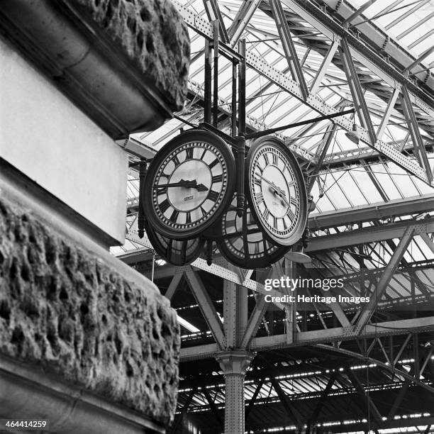 Waterloo Clock Platform 214 Waterloo Clock Stock Photos, High-Res Pictures, and Images - Getty ...