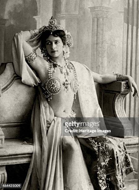 Dutch exotic dancer and courtesan Mata Hari , 1906.