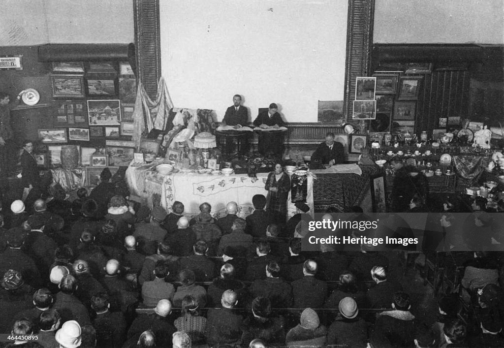 Auction of porcelain and Crown jewels of the Tsar in Moscow, 1927. Artist: Anonymous