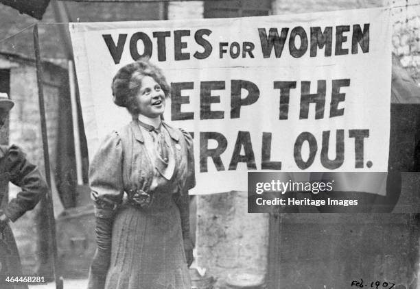 Gladice Keevil campaigning at the Manchester North West by-election, Lancashire, 1908. The suffragettes were determined to defeat Winston Churchill,...