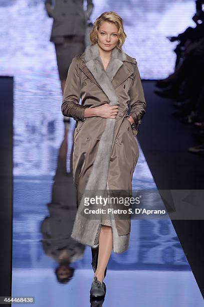 Model Jessica Stam walks the runway at the Max Mara show during the Milan Fashion Week Autumn/Winter 2015 on February 26, 2015 in Milan, Italy.