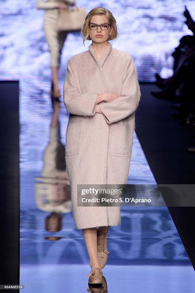 Max Mara - Runway & Close-ups - MFW FW2015