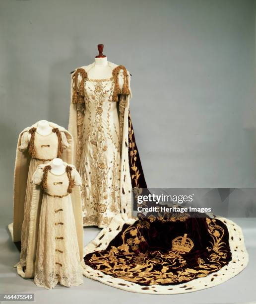 Queen Robe Back View 2,379 Coronation Dresses Stock Photos, High-Res Pictures, and Images ...