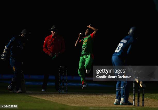 Rubel Hossain of Bangladesh bowls during the 2015 ICC Cricket World Cup match between Sri Lanka and Bangladesh at Melbourne Cricket Ground on...