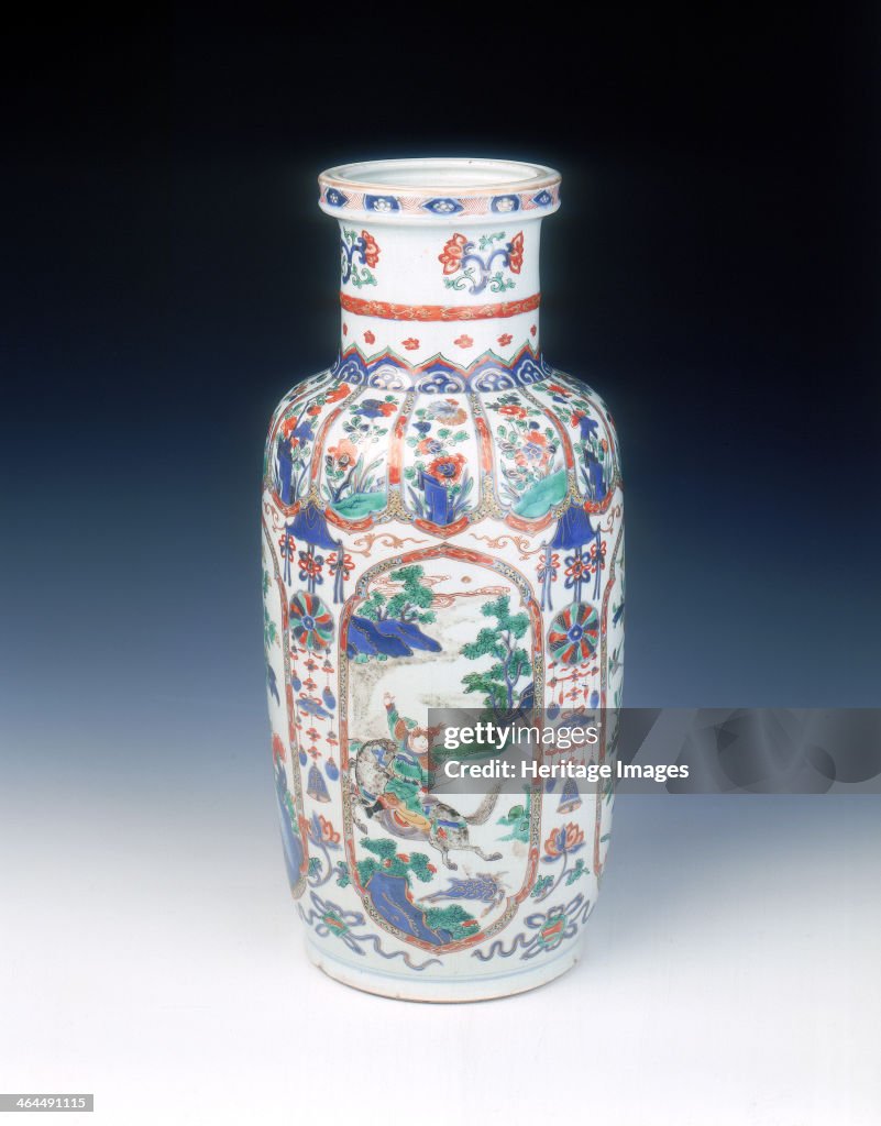 Chinese Imari rouleau vase, mid Kangxi period, Qing dynasty, China, 1683-1700.