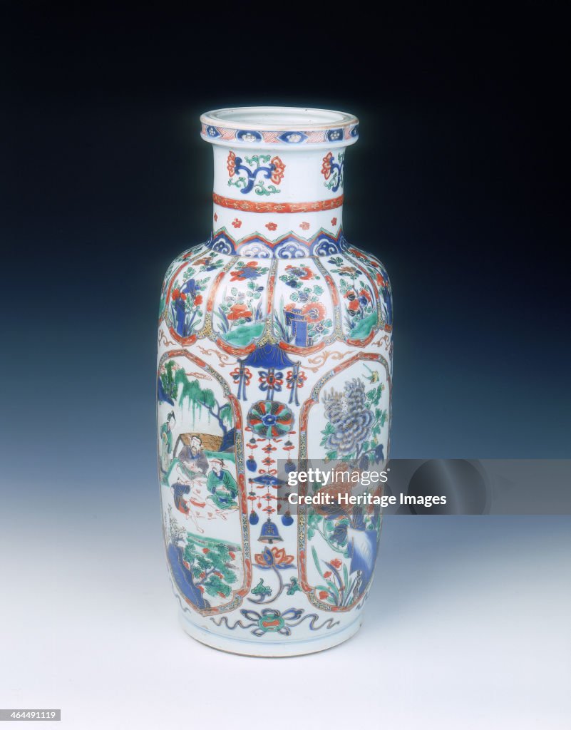 Chinese Imari rouleau vase, mid Kangxi period, Qing dynasty, China, 1683-1700.