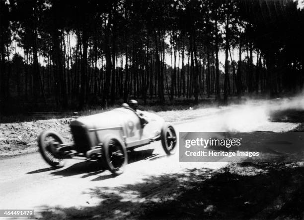 Jimmy Murphy driving a Duesenberg to victory in the French Grand Prix, Le Mans, 1921. American racing driver Murphy also won the Indianapolis 500 in...