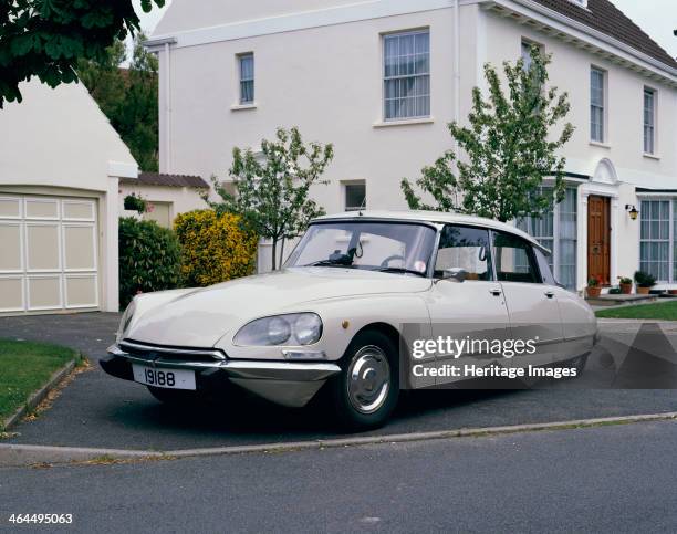 Citroën DS21 Pallas. When the Citroën DS was first unveiled in 1955, its futuristic design caused a sensation. As with many Citroëns, it also...