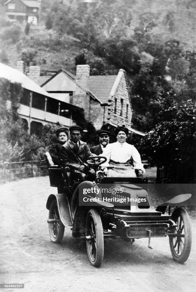 A 1 cylinder De Dion car and passengers, 1904.