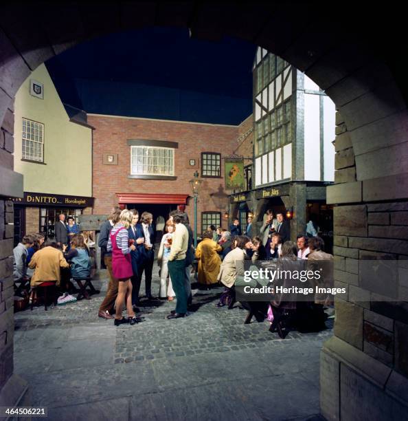 The Stonehouse themed pub, Sheffield, 1971. Popular with both students from the local university and drinkers taking advantage of the busy night life...
