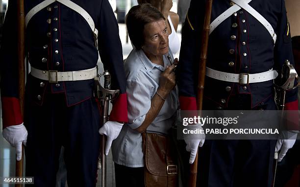 Tourist woman tries to see Bolivia's President Evo Morales when he arrives at the Uruguayan Presidential palace to meet Uruguay's President Jose...