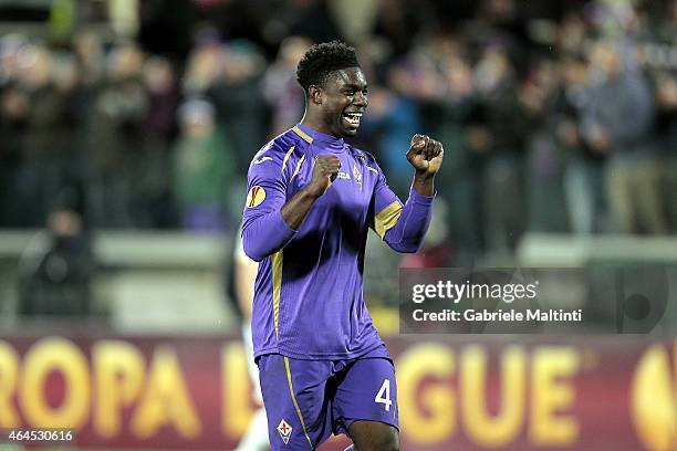 Micah Richards of ACF Fiorentina celebrates the victory after the UEFA Europa League Round of 32 match between ACF Fiorentina and Tottenham Hotspur...