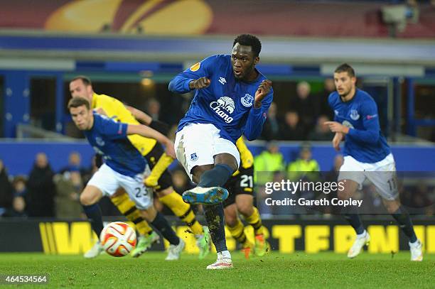 Romelu Lukaku of Everton scores their first goal from the penalty spot during the UEFA Europa League Round of 32 match between Everton FC and BSC...