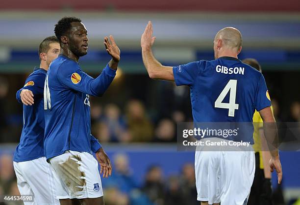 Darron Gibson of Everton congratulates Romelu Lukaku of Everton on scoring the opening goal from the penalty spot during the UEFA Europa League Round...