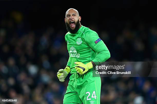 Tim Howard of Everton celebrates after Romelu Lukaku of Everton scored their second goal during the UEFA Europa League Round of 32 match between...