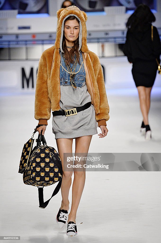 Moschino - Runway RTW - Fall 2015 - Milan Fashion Week