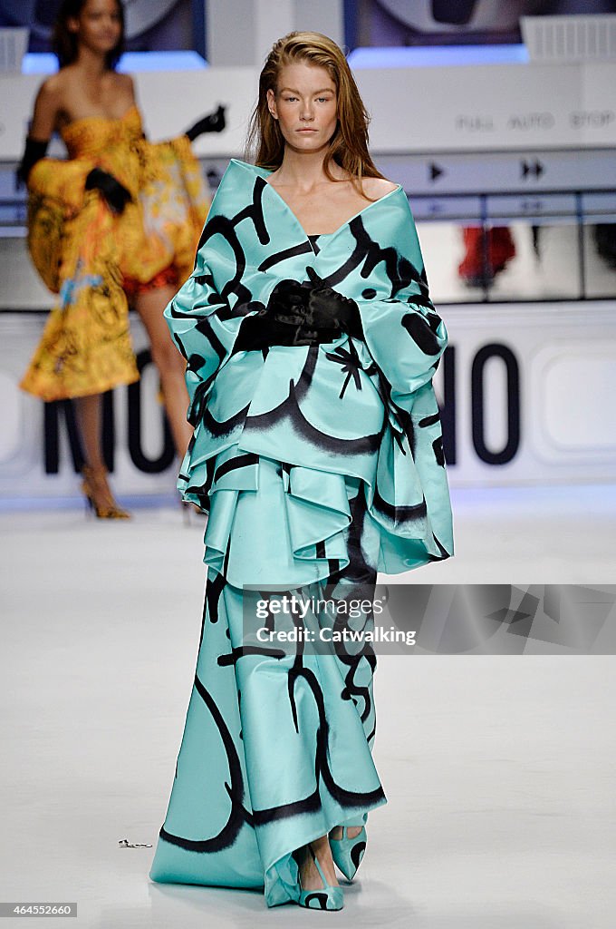 Moschino - Runway RTW - Fall 2015 - Milan Fashion Week