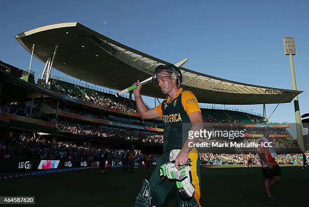 De Villiers of South Africa acknowledges the crowd as he walks from the field after scoring an unbeaten 162 during the 2015 ICC Cricket World Cup...