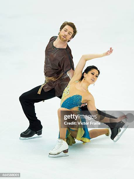 Lynn Kriengkrairut and Logan Giulietti-Schmitt of USA perform their routine at the Ice Dance Free Dance event at the Ice Dance Free Dance event...