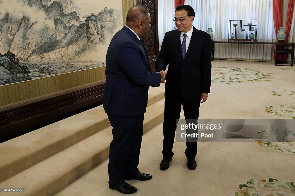 Sri Lanka’s Foreign Minister Meets Chinese Prime Minister Li Keqiang