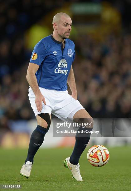 Darron Gibson of Everton in action during the UEFA Europa League Round of 32 match between Everton and BSC Young Boys on February 26, 2015 in...