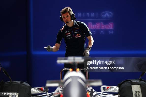 Levi Stephens Racing Infiniti Red Bull Racing Engineer Lee Stevens prepares the car for ...
