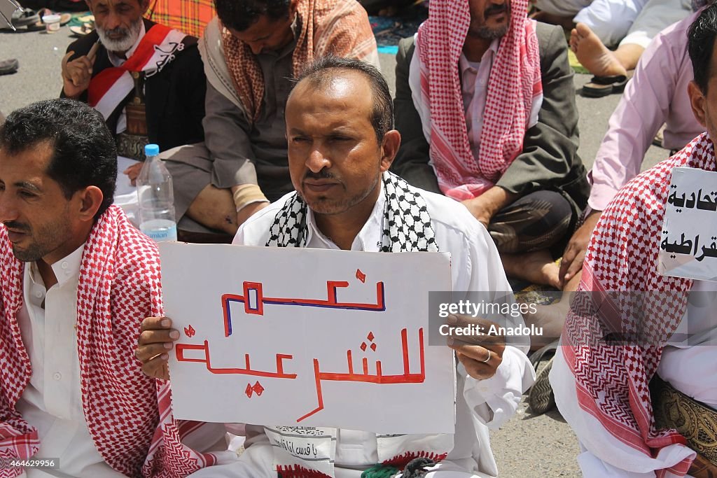 Yemenis hold Anti-Houthi demonstration in Ta'izz