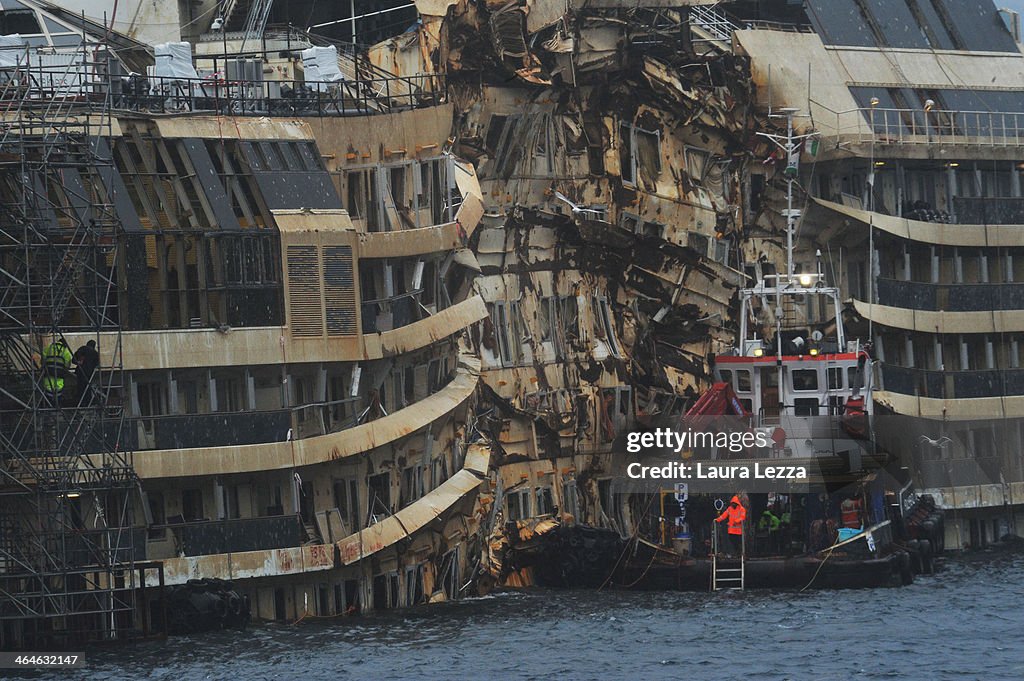 Experts Inspect Wreckage Of Costa Concordia Cruise Ship As Trial Continues