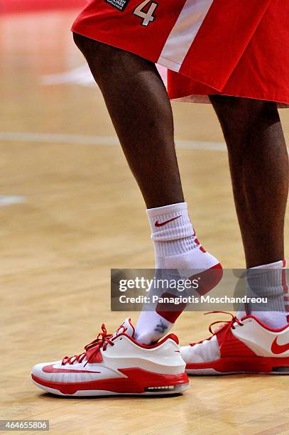 Brent Petway, #4 of Olympiacos Piraeus loses his shoe in action during the Turkish Airlines Euroleague Basketball Top 16 Date 8 game between...