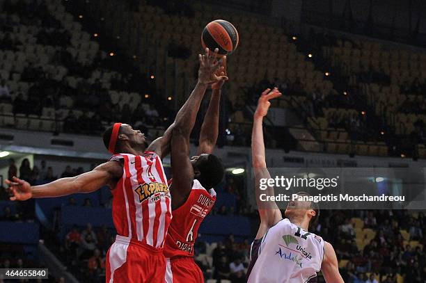 Brent Petway, #4 of Olympiacos Piraeus competes with Fran Vazquez, #17 of Unicaja Malaga during the Turkish Airlines Euroleague Basketball Top 16...