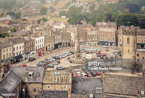 view of richmond, north yorkshire, england. - richmond yorkshire stock pictures, royalty-free photos & images