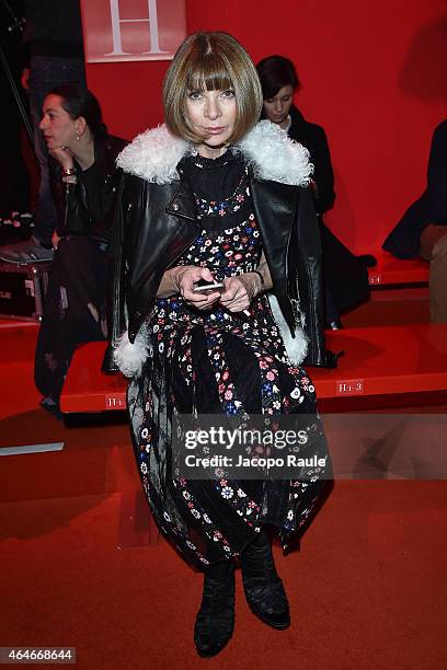 Anna Wintour attends the Versace show during the Milan Fashion Week Autumn/Winter 2015 on February 27, 2015 in Milan, Italy.