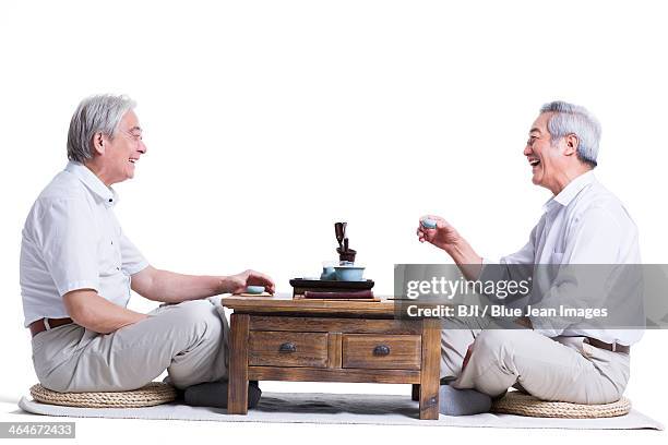 1 716点の男性 あぐら 横向きのストックフォト Getty Images 1 716点の男性 あぐら 横向きのストックフォト Getty Images